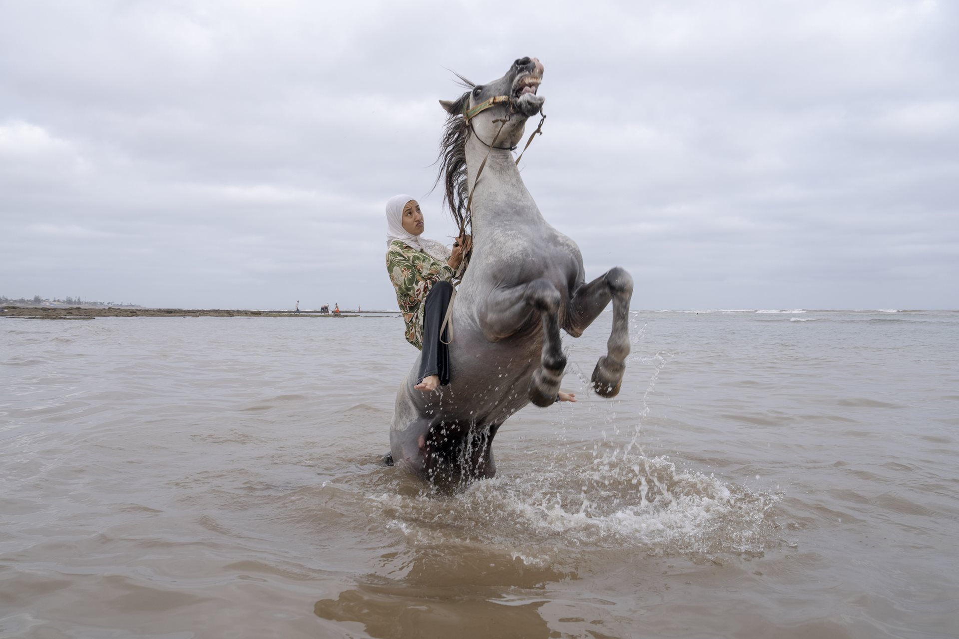 Ghita Jhiate manages her unruly stallion in Sidi Rahal, Morocco. Long forbidden by her father to participate in Tbourida, she finally realized her dream of riding alongside pioneer Zahia Aboulait in 2025.&nbsp;<br />
&nbsp;